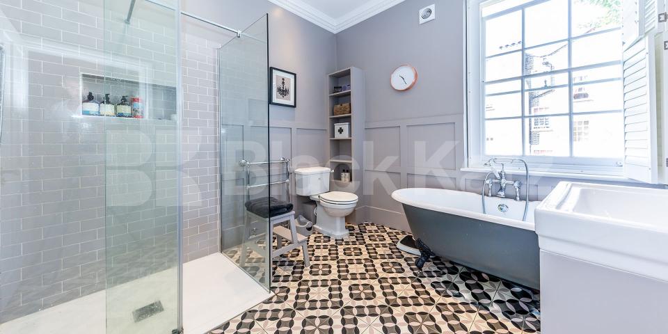 			3 Bedroom, 1 bath, 1 reception House			 Goldington Street, CAMDEN - KINGS CROSS